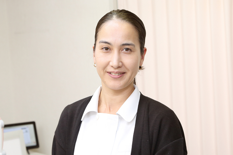 受付 秋元悦子